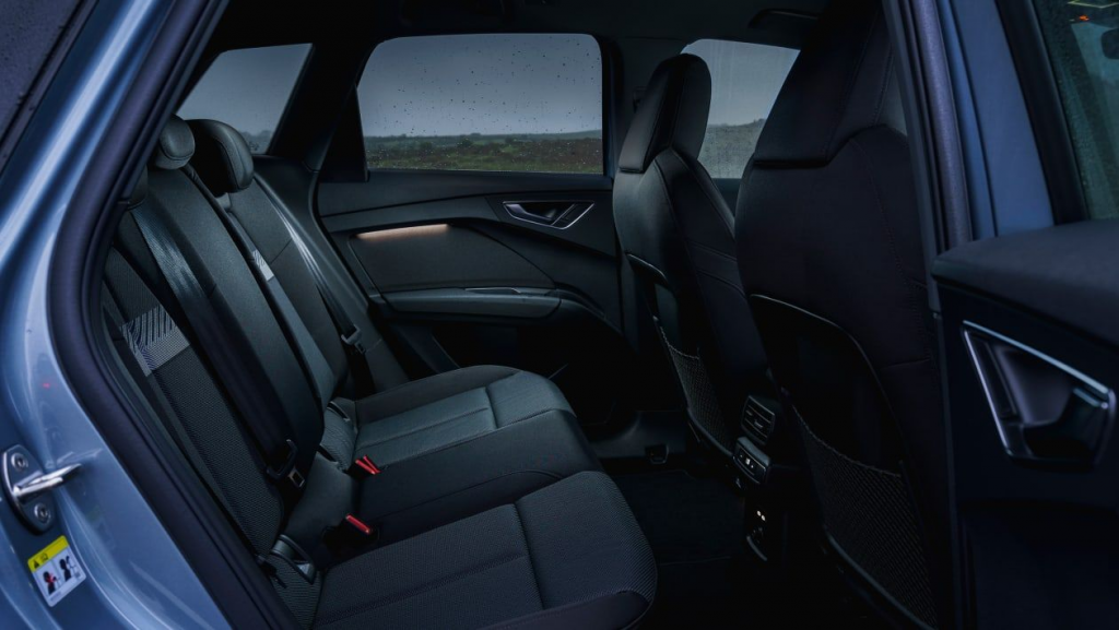 Practicalitate Audi Q4 e-tron 2021