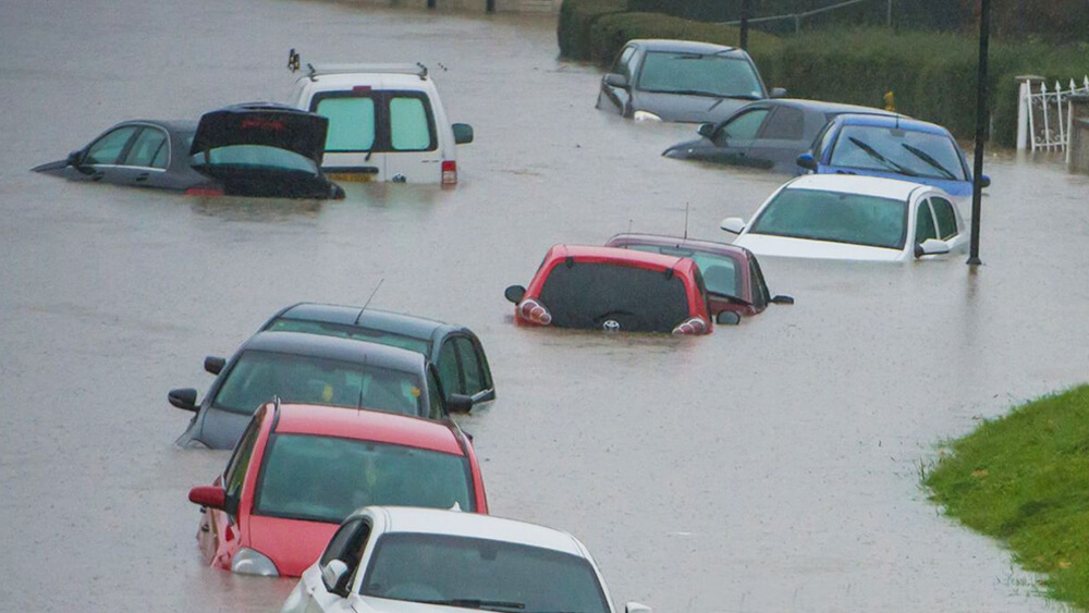 masina afectata de inundatii