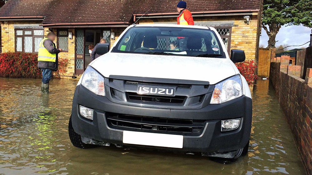 semne inundatii la masini