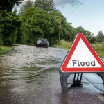 Sfaturi utile pentru condusul pe timp de ploaie sau drumuri inundate Hyundai