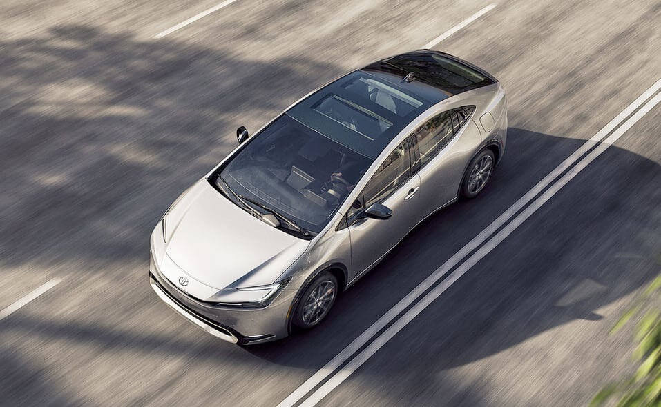 Toyota reproiectează hibridul Prius mai sportiv Stiri