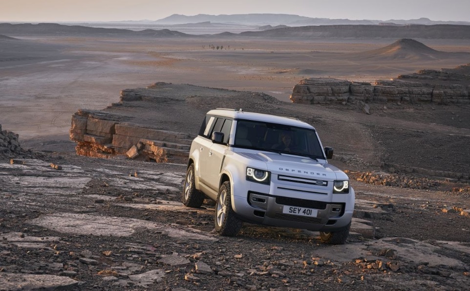 Land Rover Defender P300 benzină