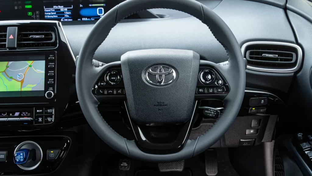 interior Toyota Prius Plug-In 2017-2022