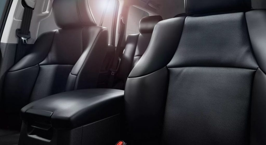 interior Toyota Land Cruiser 150 (2022)