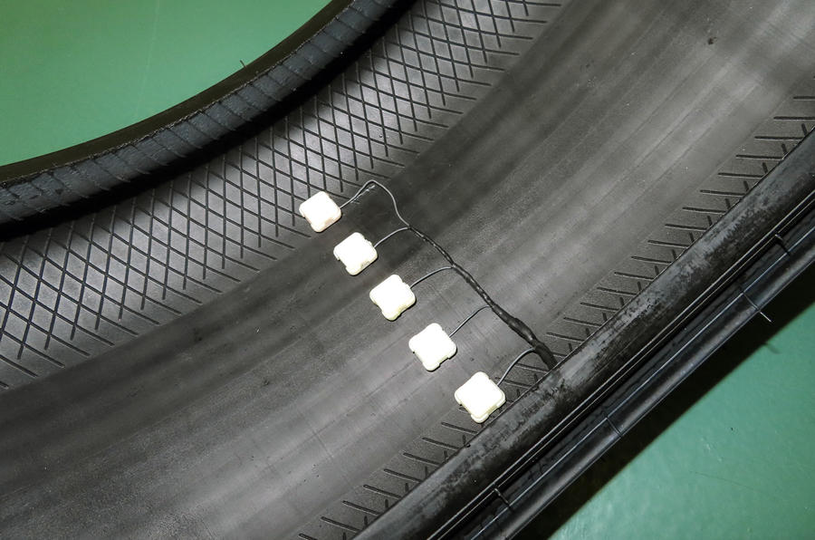 Anvelopele care își produc propria electricitate Stiri