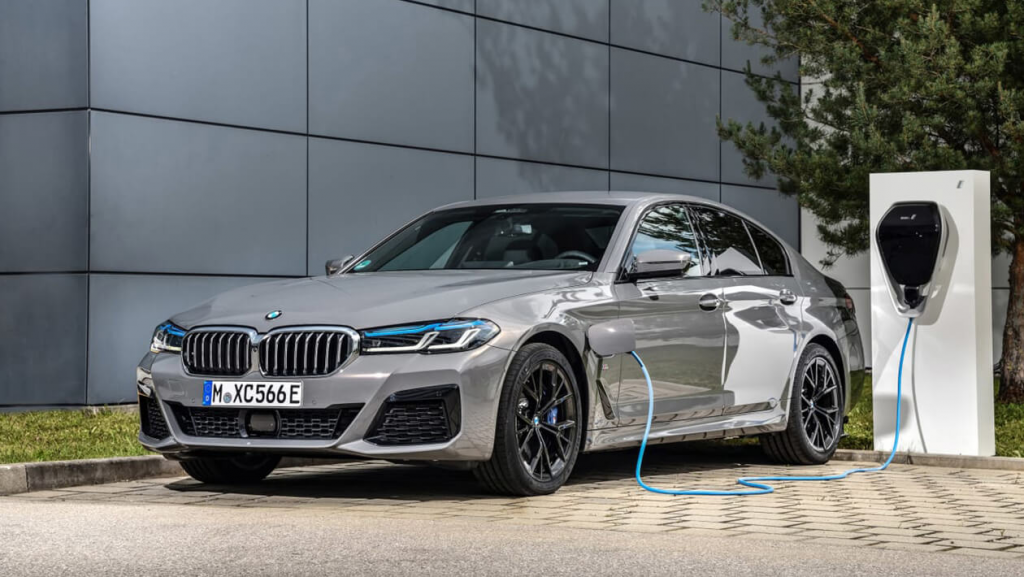 BMW Seria 5 545e xDrive - Cele mai bune masini plug-in hybrid 2022