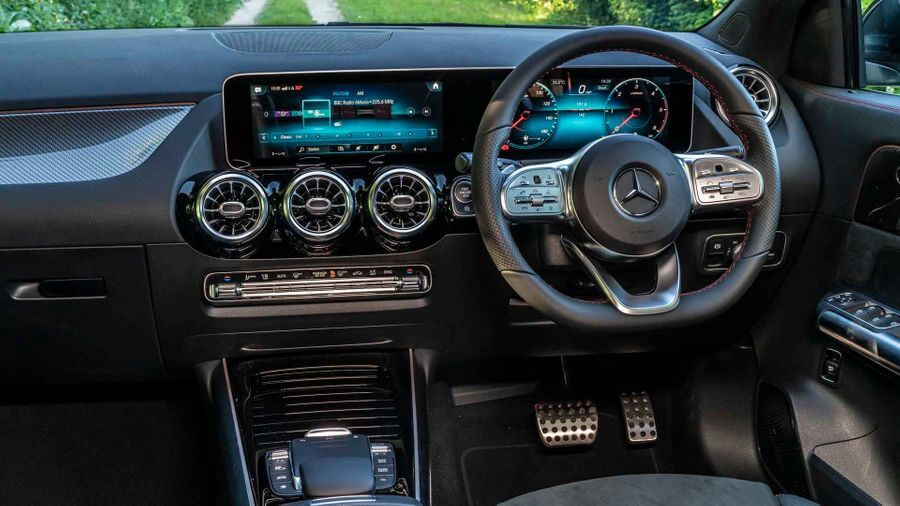 Mercedes-Benz GLA 2020 interior