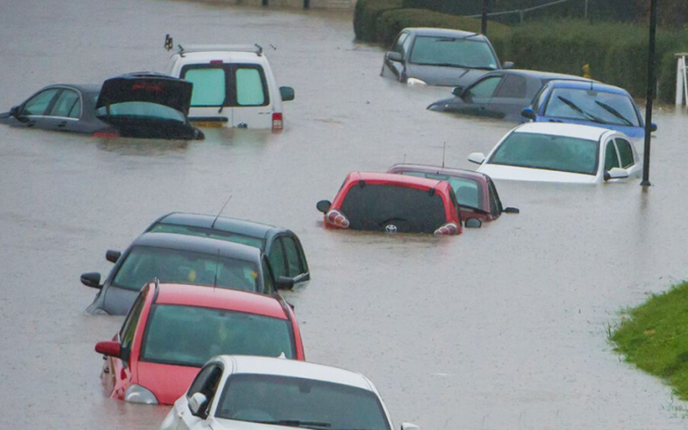 Cum sa identifici o masina afectata de inundatii