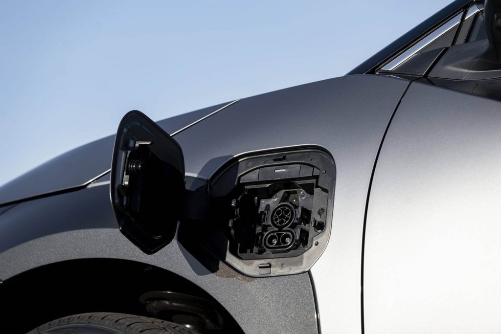 Toyota bZ4X slot incarcare