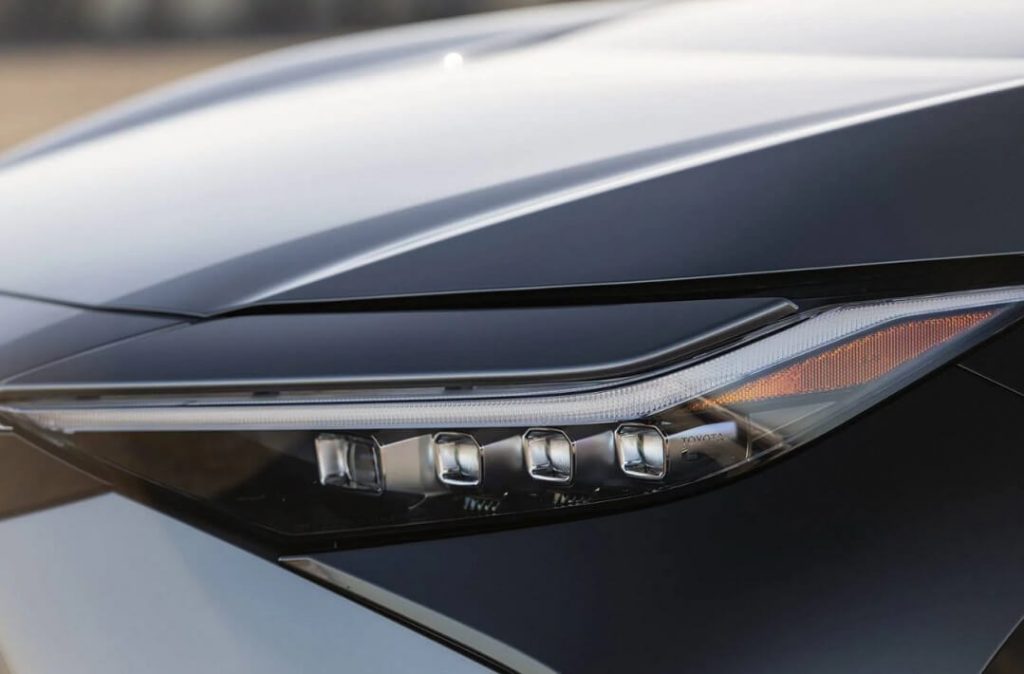 Toyota bZ4X faruri 2