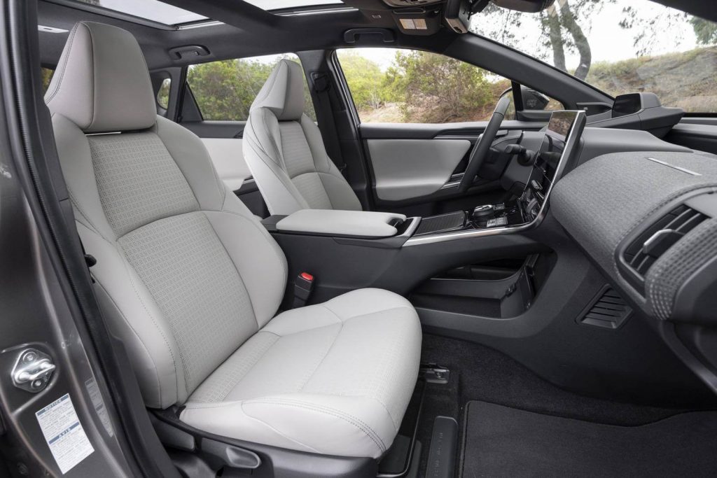 Toyota bZ4X scaune fata