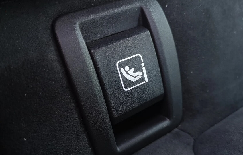 ISOFIX vs centurile de siguranță
