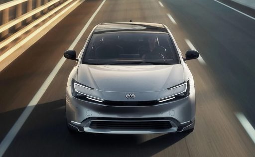 Toyota reproiectează hibridul Prius mai sportiv