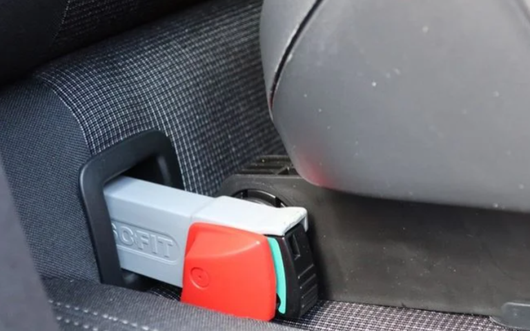 ISOFIX vs centurile de siguranță: care este cel mai sigur