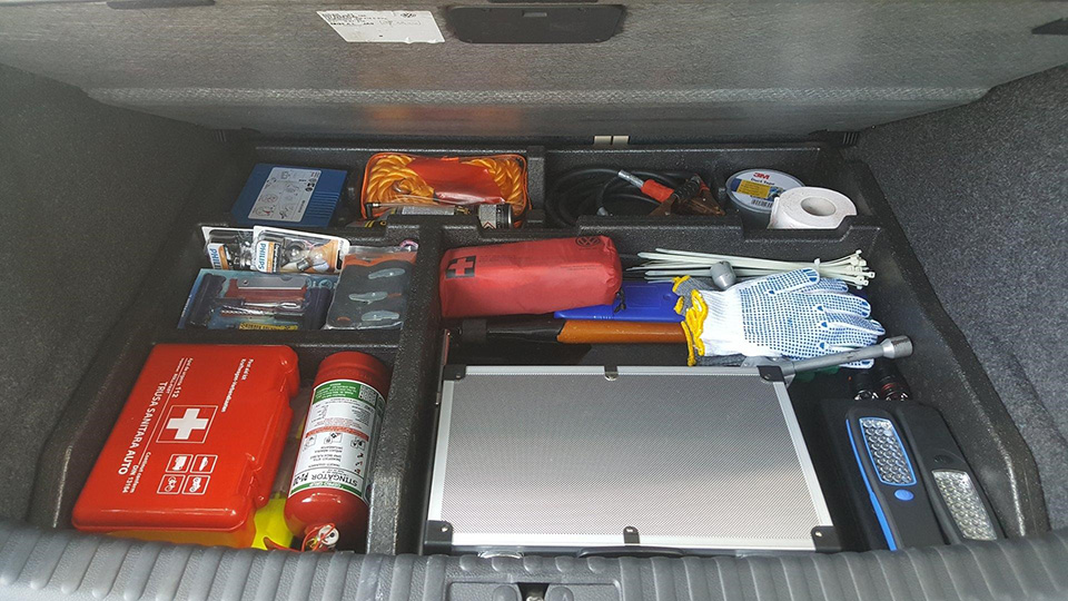 Trusa de urgență auto