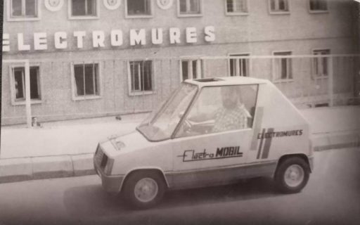 Mașina electrică ElectroMOBIL, inventată de inginerii români în 1989