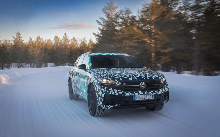 Primele imagini oficiale cu noul Volkswagen Touareg facelift, care va fi lansat în luna mai