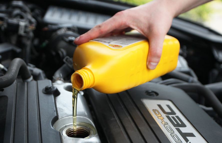 cum sa completezi cu ulei de motor