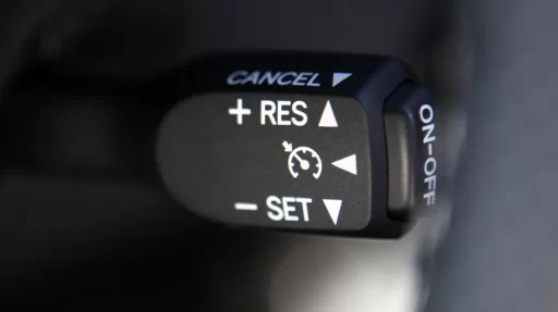 Ce este cruise control și adaptive cruise control?