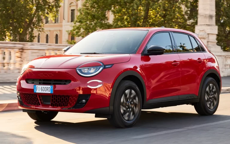 Noul SUV electric Fiat 600e va avea o autonomie de 400 km